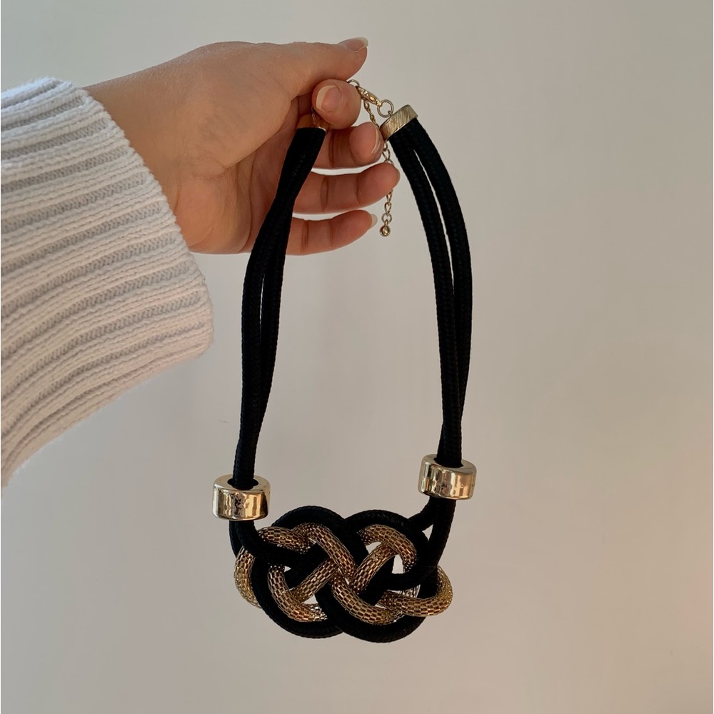 NECKLACE | BLACK AND GOLD - Picture 3 of 3